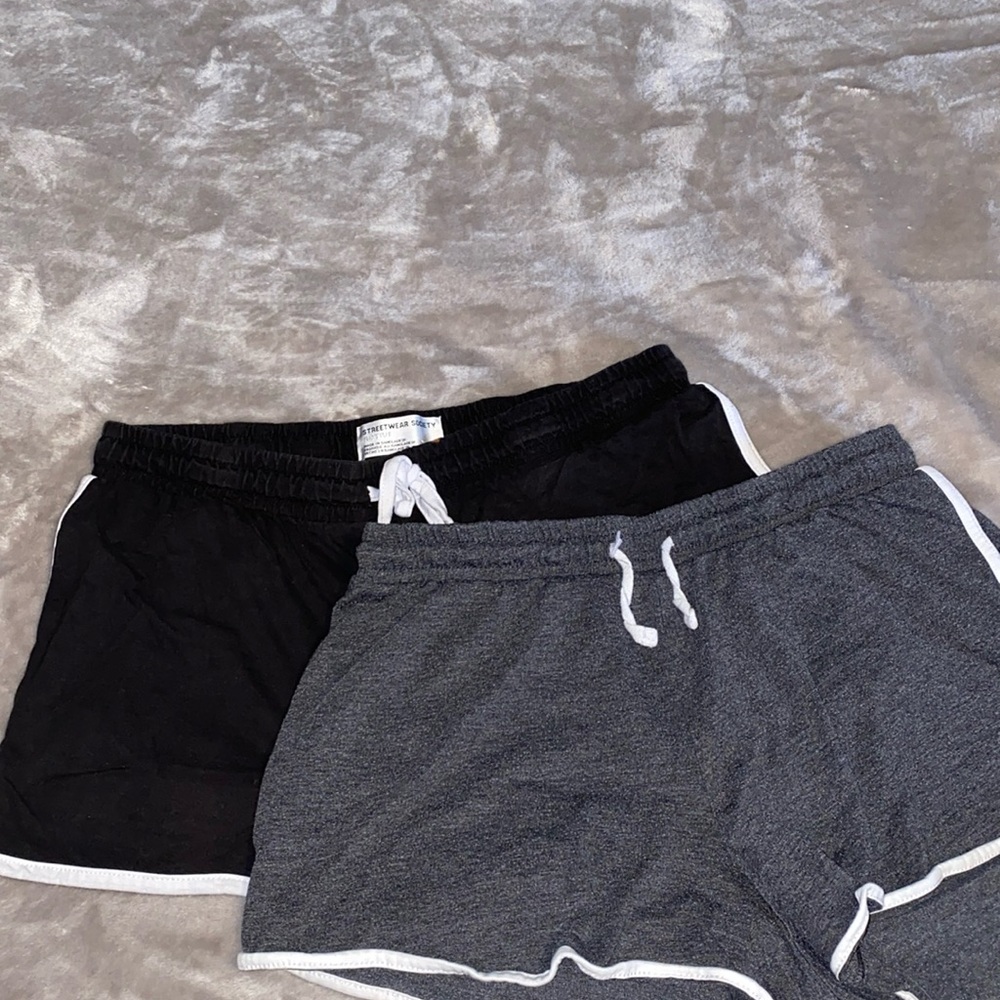 2 Mini Shorts